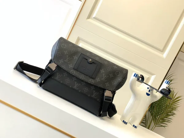 LV Model: M41055 Size 29*20*13cm