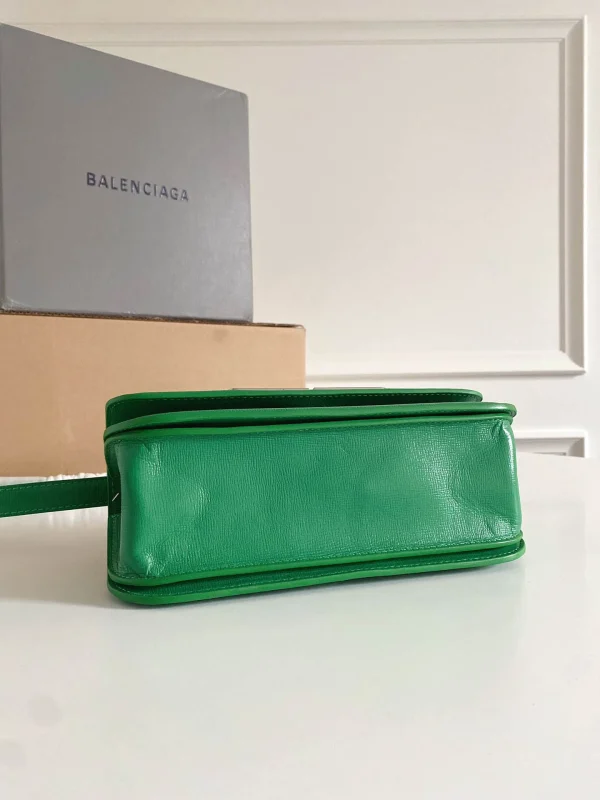 Crossbody Size: 23.5x12.4x10.4cm - Image 7