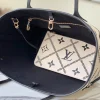 Louis Vuitton Size: 31 x 28 x 14 cm - Image 3