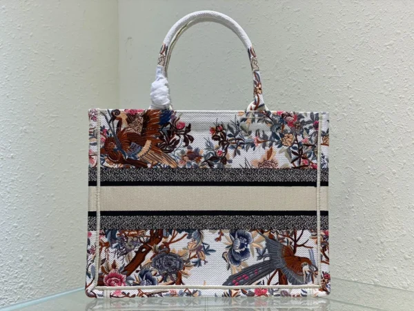 Book Tote Handbag Size: 36cm - Image 7