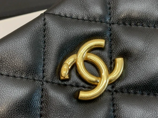 Black Sheepskin Size: 26*30*7*cm - Image 9
