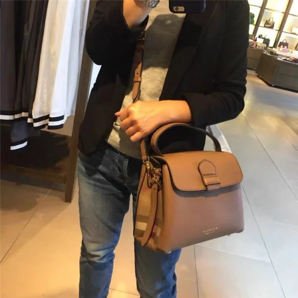 Calfskin bag Size:W25.5*H29*D10cm Code:400123 - Image 2