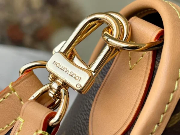 Louis Vuitton DIANE handbag with Size: 25.0 9.0 15.0 cm - Image 5