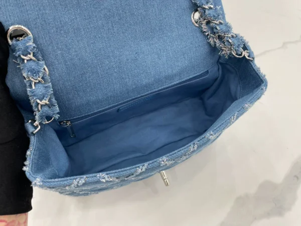 A68109 chanel old fashioned size: 17*9.5*8cm - Image 4