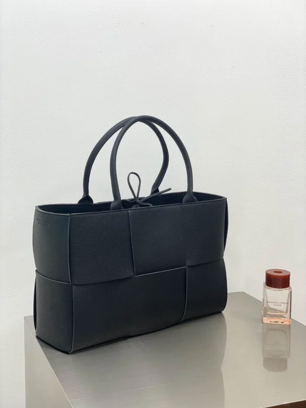 BV ARCO TOTE bag Size:38x25cm 609175 - Image 9