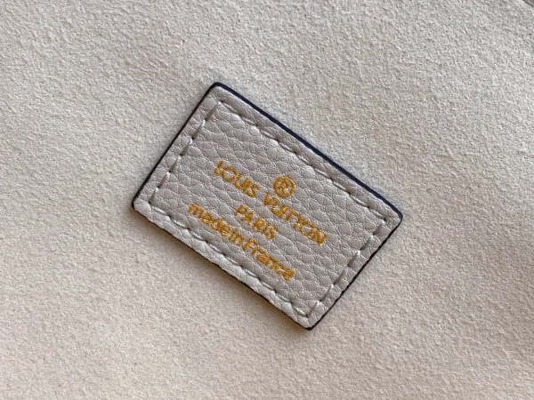 Louis Vuitton size: 25x19x7cm - Image 3