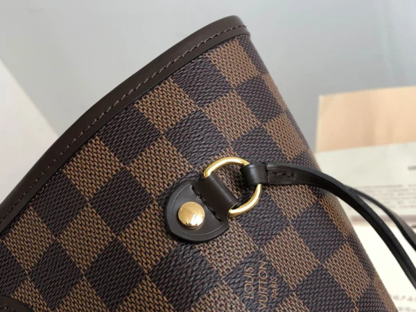 Louis Vuitton Size: 32*29*17cm - Image 5