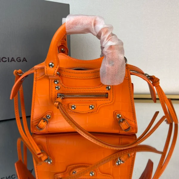 Balenciag Size: 18cm - Image 9
