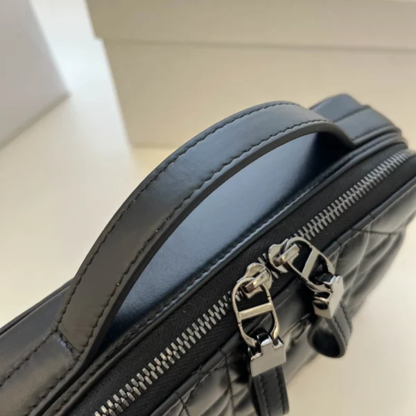 Black Autumn/Winter Camera Bag - Image 8