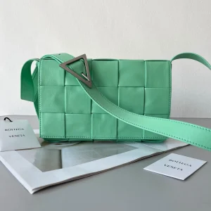 BV Cassette bag Size: 23x15cm 667298 Spring Green