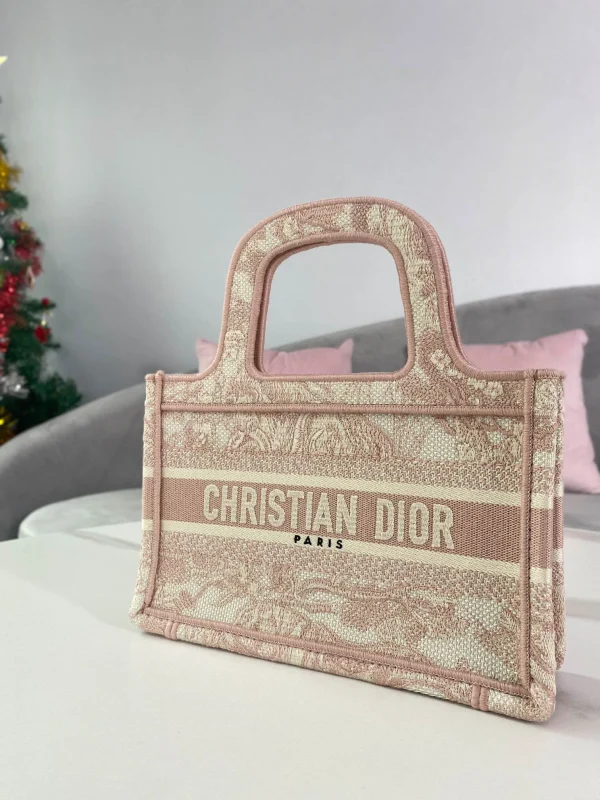 Book Tote Handbag Size: 22.5 x 24 x 8 cm - Image 8
