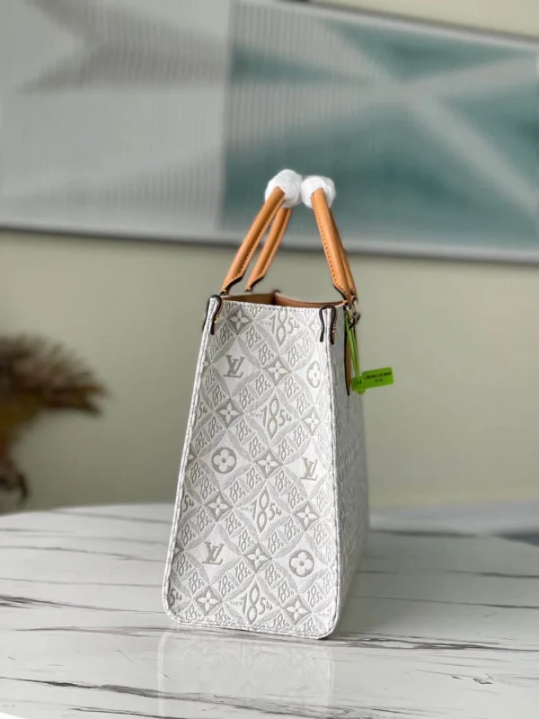 Louis Vuitton Size: 35 x 27 x 14 cm - Image 9