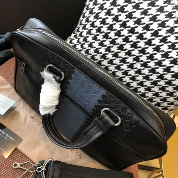 BV Briefcase Size: 38cm Black - Image 5