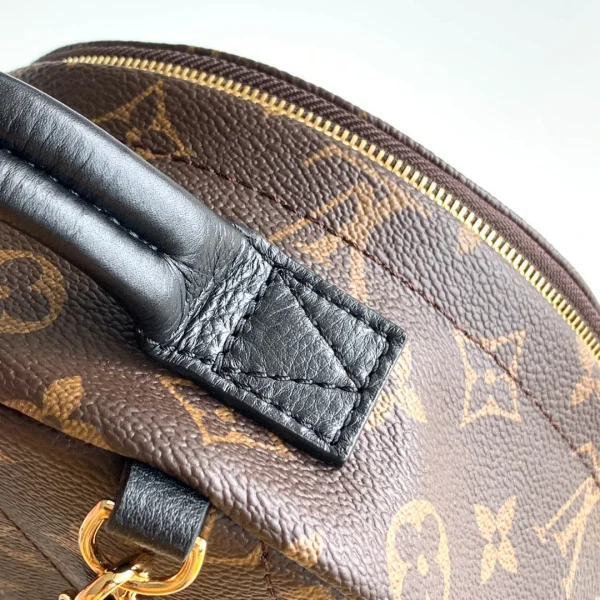 LV Model: M44873 Size 17*22*10cm - Image 5