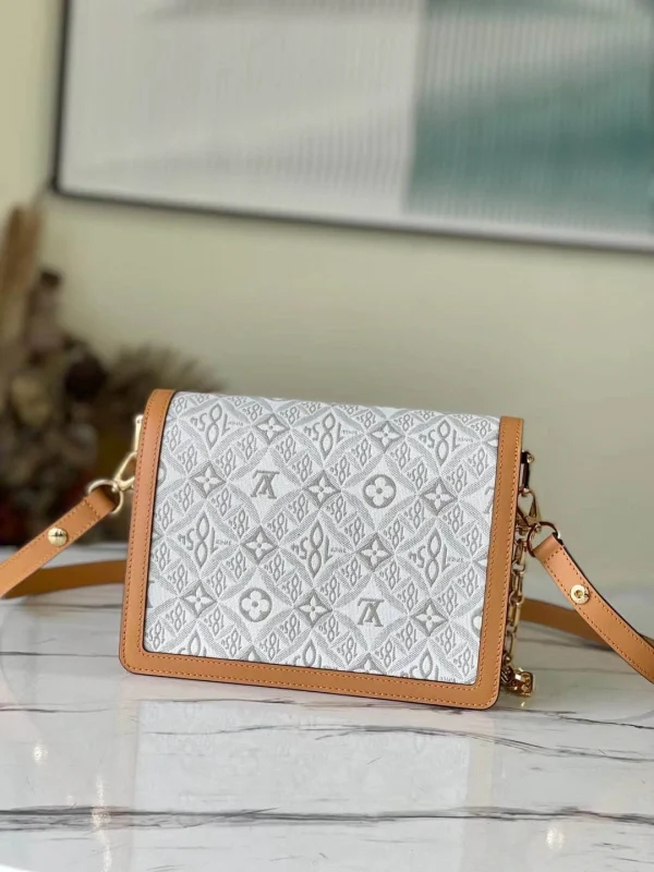 Louis Vuitton Size: 25 x 17 x 10.5 cm - Image 8