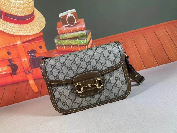 2020 Early Spring Series Model: 602204 Size: 25*18*8cm