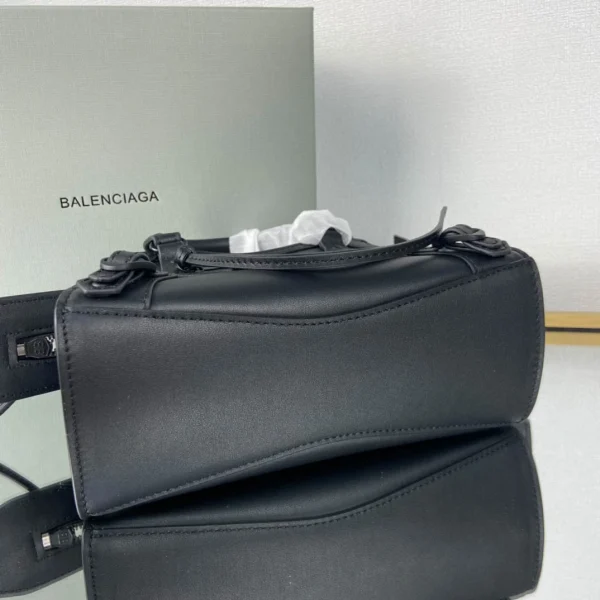 Balenciag* Neo Classic Motorcycle Bag Size: 16.5*22*9*14.5cm - Image 4