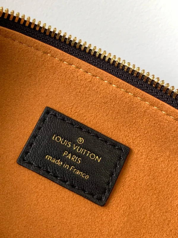 Louis Vuitton Size: 34 x 24 x 12 cm - Image 2
