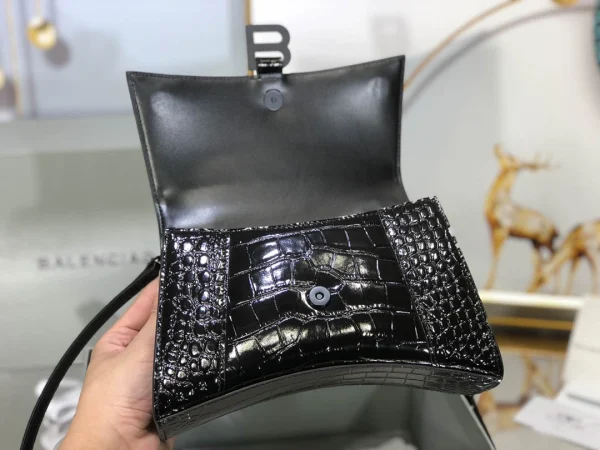 Balenciaga Paris Model: 23x10x24cm Size: 19x8x21cm - Image 2