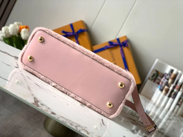 Louis Vuitton Size: 31.5 x 20 x 11 cm - Image 6