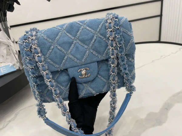 A68109 chanel old fashioned size: 17*9.5*8cm - Image 9