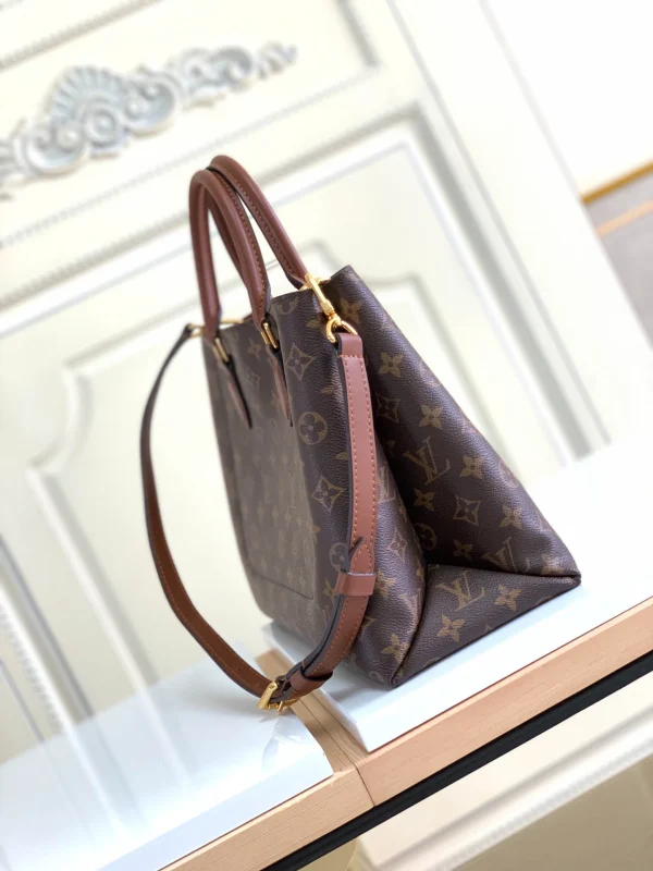 Louis Vuitton Size: 34.0 x 24.0 x 13.0 cm - Image 9