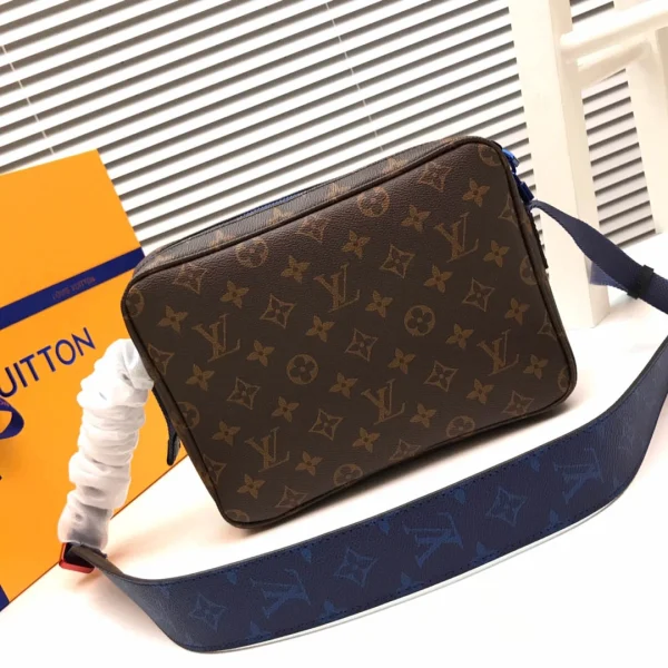 Louis Vuitton Crossbody Messenger Bag Model: M43843 Size: 25x18x5cm - Image 9