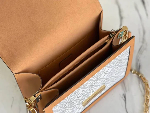 Louis Vuitton Size: 25 x 17 x 10.5 cm - Image 3
