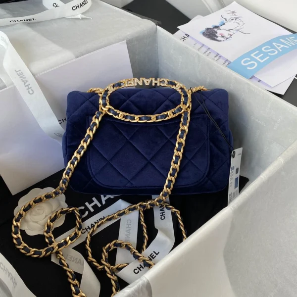 AS3450 Handbag with Diamond Chain Size: 20cm - Image 9