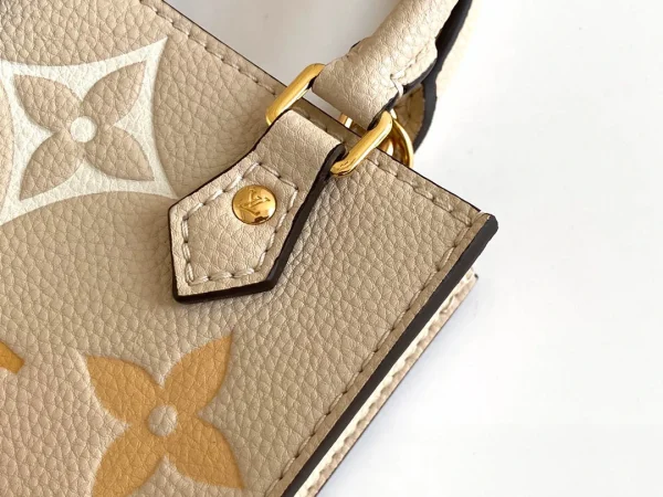 Louis Vuitton Size: 14.0 x 17.0 x 5.0 cm - Image 15