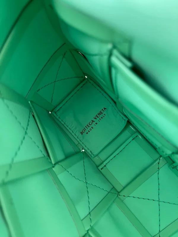 BV Cassette bag Size: 23x15cm 667298 Spring Green - Image 3