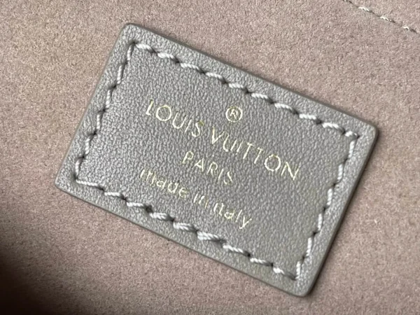 Louis Vuitton Size: 24x14x9cm - Image 11