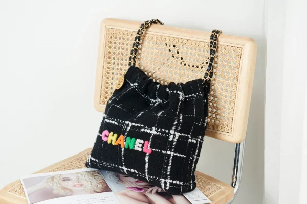 Black and white Size: 35cm 39cm - Image 10