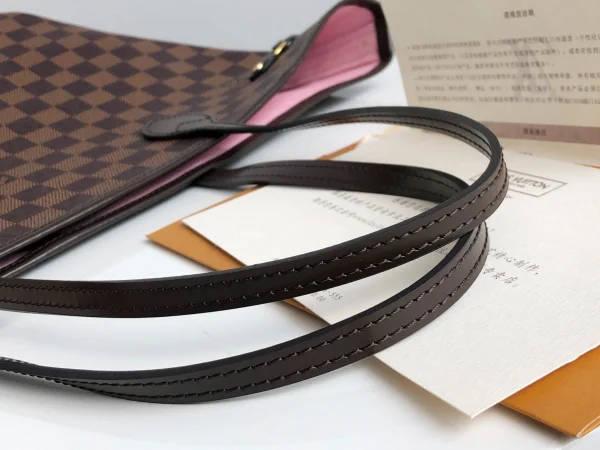 Louis Vuitton Size: 32*29*17cm - Image 4