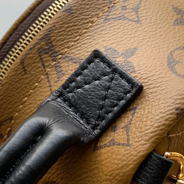 LV Model: M44872 Size:17x22x10cm - Image 5