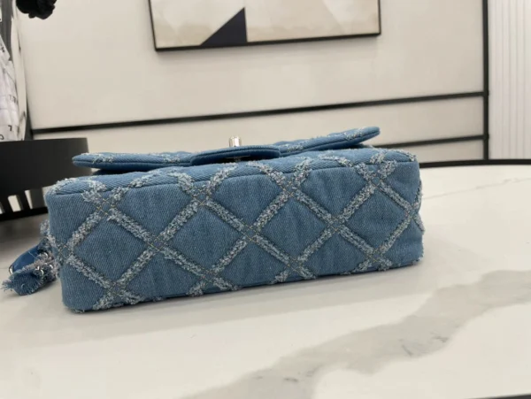 A68109 chanel old fashioned size: 17*9.5*8cm - Image 6