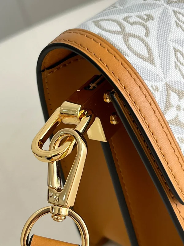 Louis Vuitton Size 20 x 15 x 9 cm - Image 6