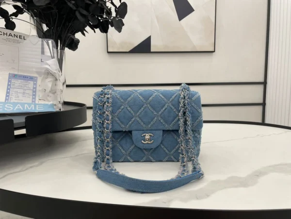 A68109 chanel old fashioned size: 17*9.5*8cm