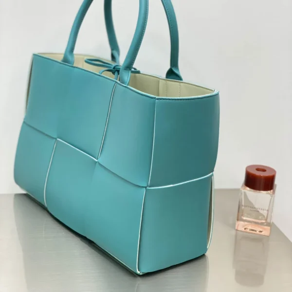BV ARCO TOTE bag Size:38x25 609175 - Image 7