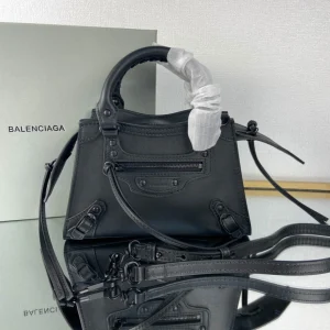 Balenciag* Neo Classic Motorcycle Bag Size: 16.5*22*9*14.5cm
