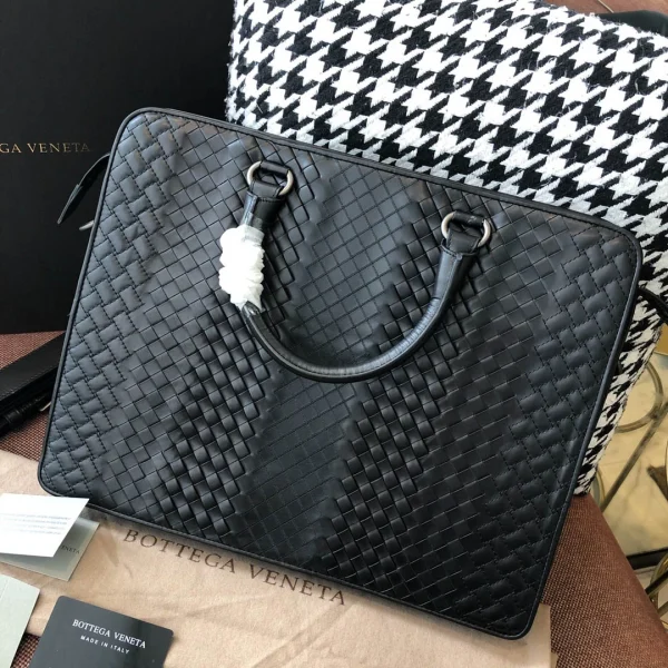 BV Briefcase Size: 39cm Black - Image 9