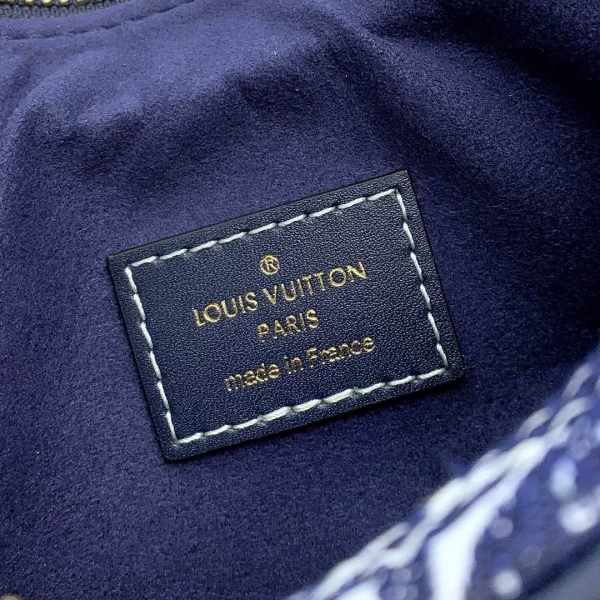 Louis Vuitton Size: 23 x 13 x 6 cm - Image 5