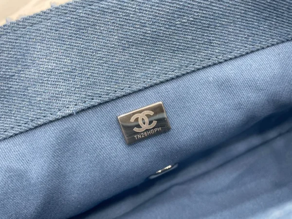 A68109 chanel old fashioned size: 17*9.5*8cm - Image 2