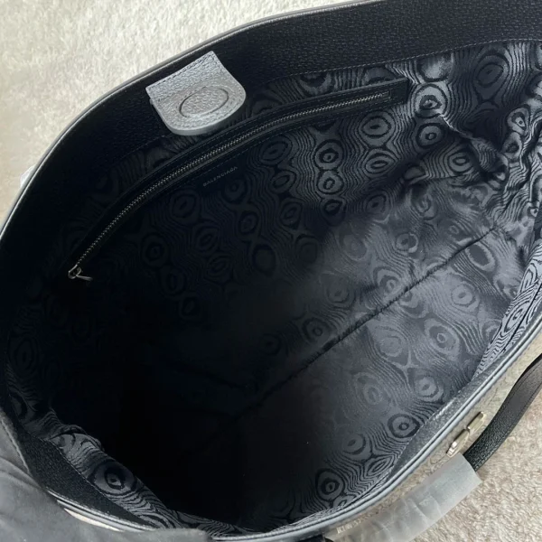 Balenciaga Model 680125 Size: 38*28*14 - Image 2