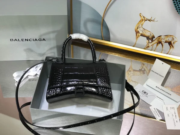 Balenciaga Paris Model: 23x10x24cm Size: 19x8x21cm - Image 9