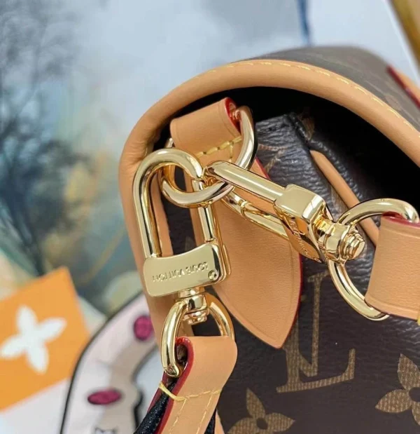 Louis Vuitton Retro Underarm Crossbody Bag - Image 5