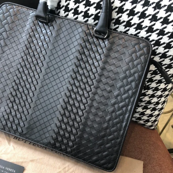 BV Briefcase Size: 39cm Black - Image 8