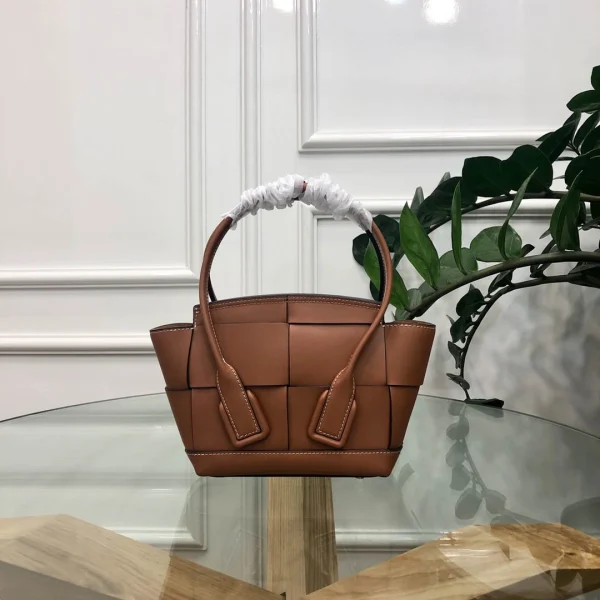 BV Arco29~mini bag Size:29x9cm - Image 9