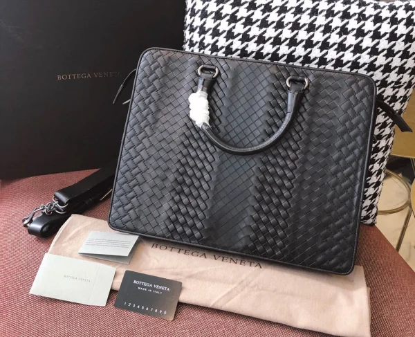 BV Briefcase Size: 39cm Black