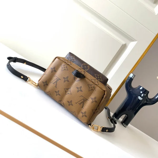 LV Model: M44872 Size:17x22x10cm - Image 7